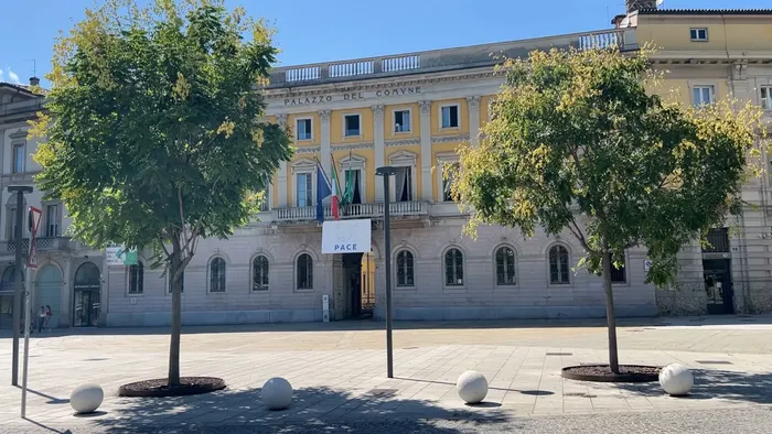https://storage.ecodibergamo.it/media/photologue/2025/8/29/photos/cache/bergamo-domenica-31-agosto-la-lettura-dei-nomi-dei-12mila-bambini-uccisi-dal-7_63267736-8501-11f0-b40e-3446cd30f115_1920_1080_v3_large_16_9.webp