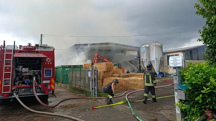 https://storage.ecodibergamo.it/media/photologue/2025/8/29/photos/cache/gorlago-incendio-in-un-fienile-danni-ingenti-al-capannone_39f42120-84ba-11f0-b40e-3446cd30f115_1920_1080_v3_large_16_9.webp