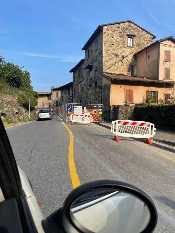 I lavori in corso sulla rete idrica all’altezza del borgo di Calepio, lungo la sp 91