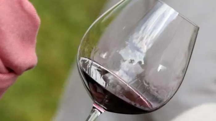https://storage.ecodibergamo.it/media/photologue/2025/8/3/photos/cache/beve-un-bicchiere-di-vino-ma-e-allergico-ai-solfiti-e-sviene-34enne-soccorso_e6c1bcc2-7084-11f0-84d1-1a4cf007d5b9_1920_1080_v3_large_16_9.webp