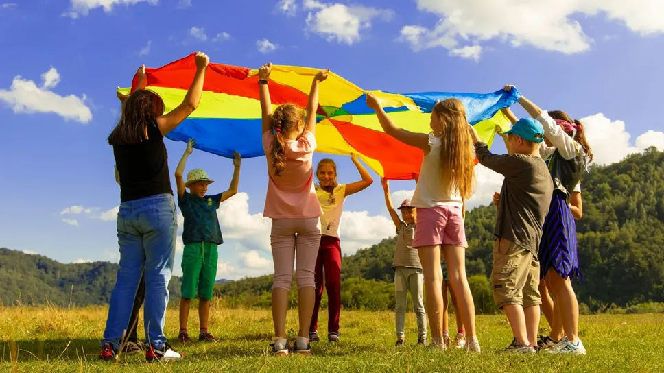 Ai bambini bisogna insegnare a conoscere i propri limiti, a gestire le emozioni, a sviluppare capacità fondamentali per la crescita