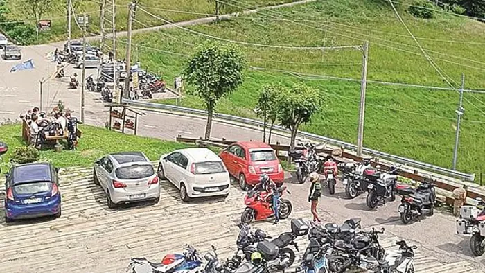 https://storage.ecodibergamo.it/media/photologue/2025/8/3/photos/cache/passo-di-zambla-nasce-un-comitato-contro-i-motociclisti-indisciplinati_7c5fc54e-7053-11f0-84d1-1a4cf007d5b9_1920_1080_v3_large_16_9.webp
