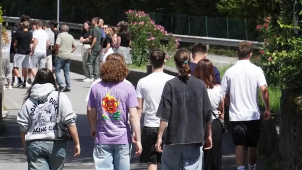 Molti gli amici arrivati ieri nella casa di via Carso