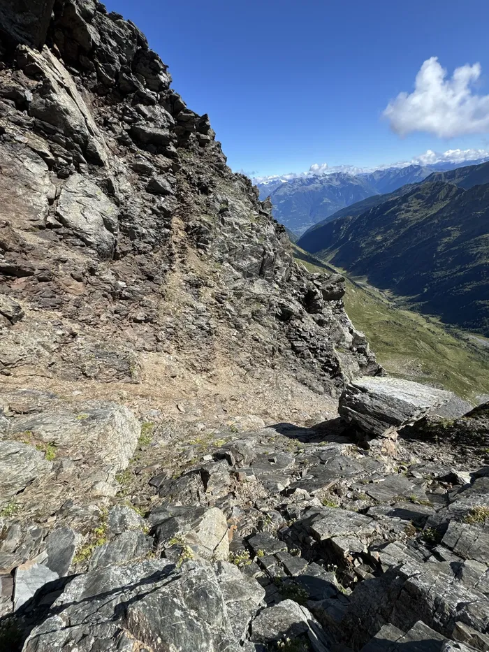 Il luogo dove una giovane escursionista è caduta domenica 3 agosto al Pizzo della Cigola, a Carona in alta Val Brembana.