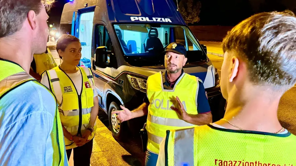 I ragazzi di «On the Road» in un intervento sul campo con la Polizia
