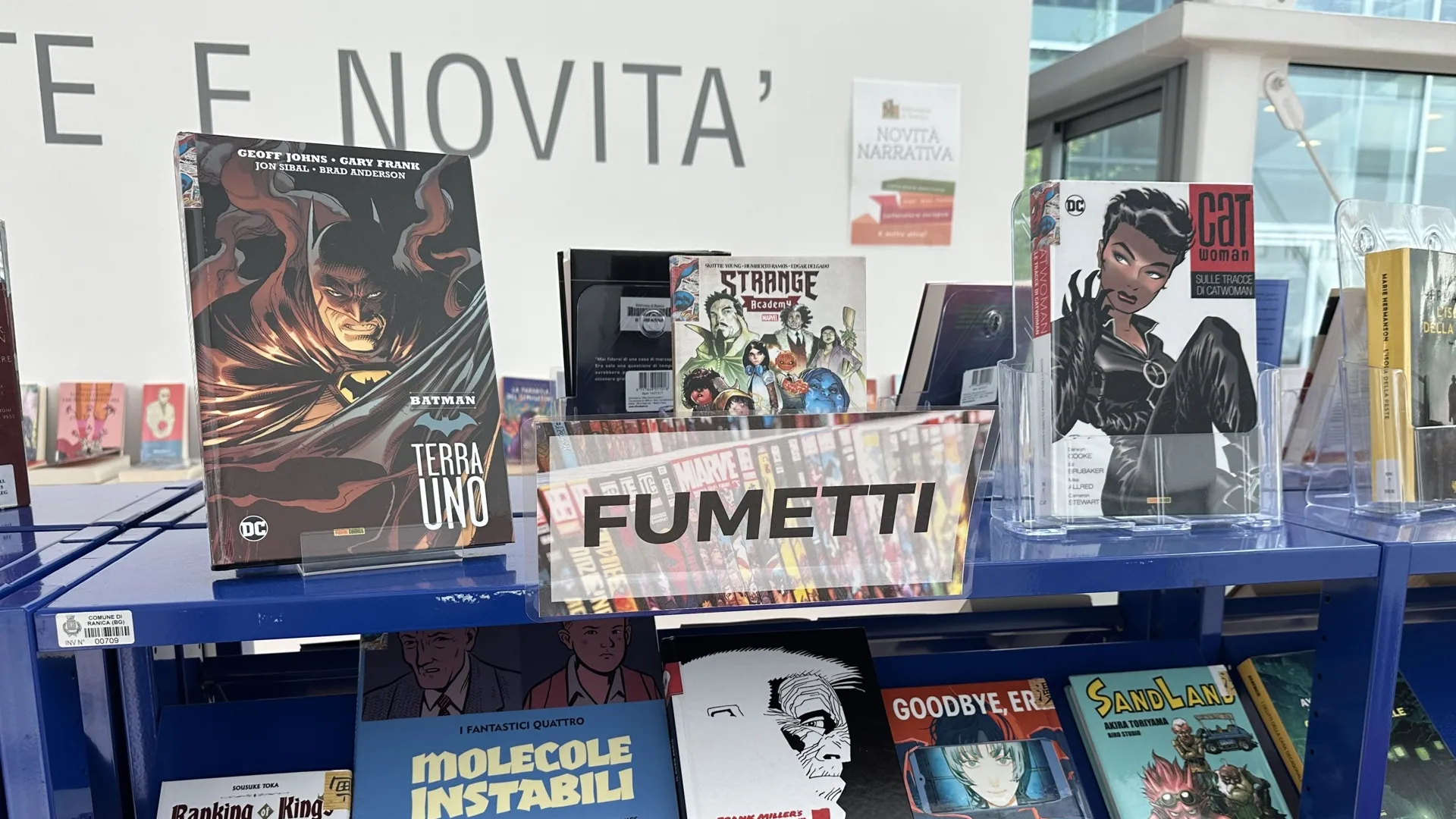 Fumetti e manga arrivano in biblioteca: tre consigli di lettura da scovare tra gli scaffali Fumetti e manga arrivano in biblioteca: tre consigli di lettura da scovare tra gli scaffali