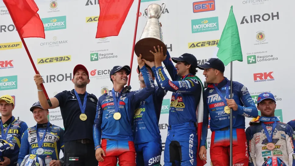 L’Italia campione: Morettini è il secondo da sinistra L’Italia campione: Morettini è il secondo da sinistra