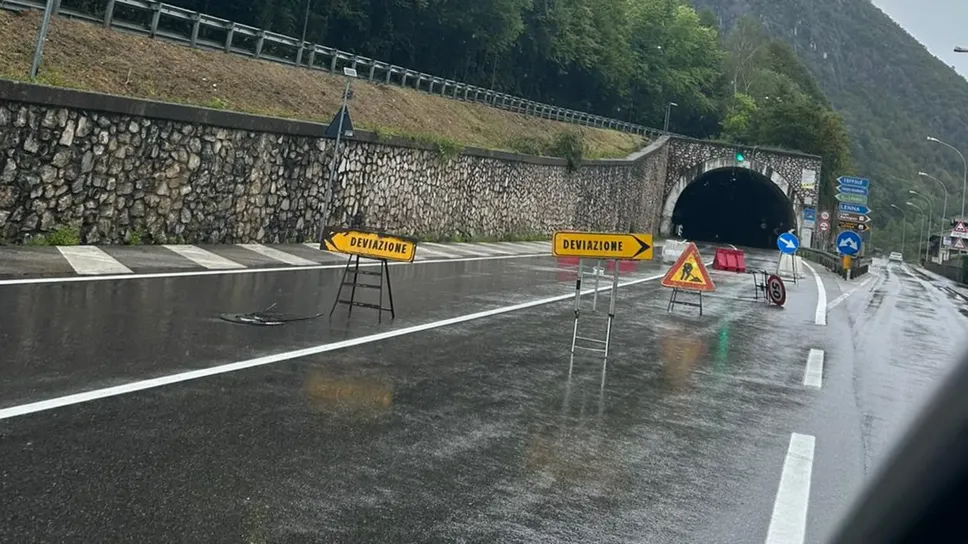 Fuori dalla galleria Fuori dalla galleria