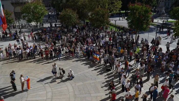 Bergamo, davanti a Palazzo Frizzoni la lettura dei nomi dei 12mila bambini uccisi dal 7 ottobre 2023   Foto e video