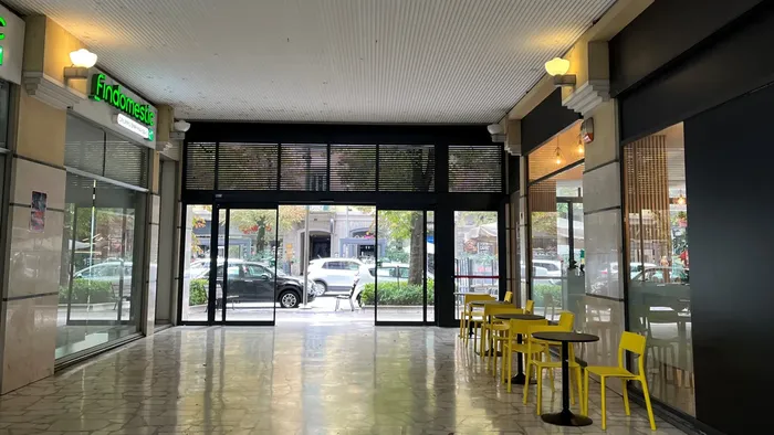 Galleria Fanzago: montati i «cancelli», ma resta il nodo degli orari d’accesso