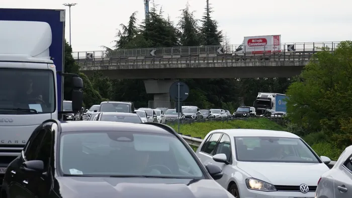 https://storage.ecodibergamo.it/media/photologue/2025/8/4/photos/cache/asse-chiude-una-corsia-per-lavori-lunghe-code-a-seriate-foto_1fff7692-7106-11f0-a7b5-20a0d78849ee_1920_1080_v3_large_16_9.webp