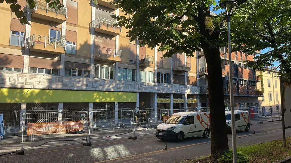 Fuga di gas in via Frizzoni a Bergamo, la  strada è stata chiusa per sicurezza verso le 18 di lunedì 4 agosto