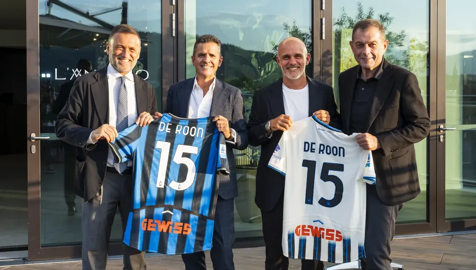 Da sinistra: Andrea Fabris Direttore Generale Corporate Atalanta, Paolo Cervini Amministratore Delegato di Gewiss, Luca Percassi Amministratore Delegato di Atalanta e Fabio Bosatelli Presidente di Gewiss Da sinistra: Andrea Fabris Direttore Generale Corporate Atalanta, Paolo Cervini Amministratore Delegato di Gewiss, Luca Percassi Amministratore Delegato di Atalanta e Fabio Bosatelli Presidente di Gewiss