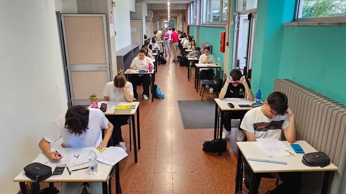 https://storage.ecodibergamo.it/media/photologue/2025/8/6/photos/cache/maturita-salgono-ancora-i-voti-nella-bergamasca-sempre-piu-i-100-e-le-lodi_e126ea86-7236-11f0-a7b5-20a0d78849ee_1920_1080_v3_large_16_9.webp