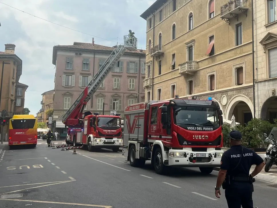 Sul posto anche la polizia locale