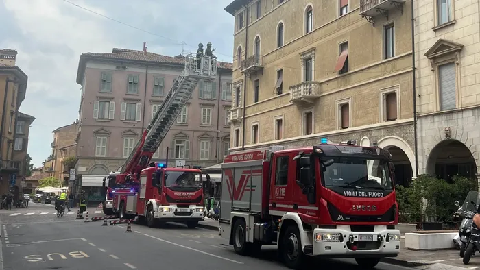 https://storage.ecodibergamo.it/media/photologue/2025/8/6/photos/cache/principio-dincendio-della-canna-fumaria-di-un-ristorante-in-centro-a-bergamo_e3467eea-72d5-11f0-a7b5-20a0d78849ee_1920_1080_v3_large_16_9.webp