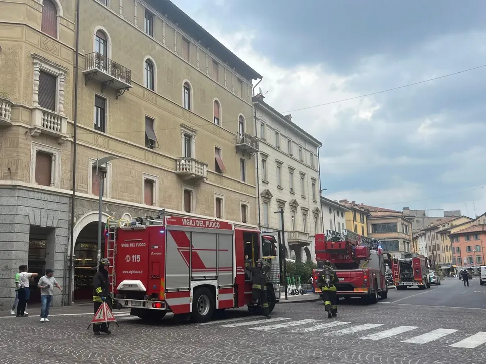 I mezzi in via Zambonate