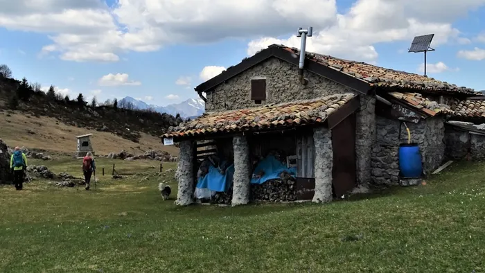https://storage.ecodibergamo.it/media/photologue/2025/8/6/photos/cache/vendesi-la-baita-del-cancervo-ospito-malgari-e-volontari_4fc1e22c-7235-11f0-a7b5-20a0d78849ee_1920_1080_v3_large_16_9.webp