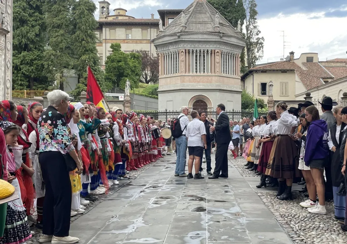 Il saluto dei gruppi al Vescovo in occasione della Festa di Sant’Alessandro