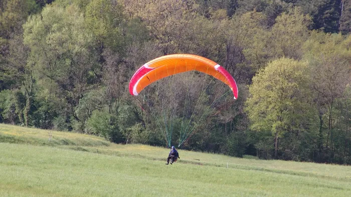 https://storage.ecodibergamo.it/media/photologue/2025/8/8/photos/cache/palazzago-incidente-con-il-parapendio-grave-un-27enne-di-pradalunga_289e8c80-746b-11f0-a7b5-20a0d78849ee_1920_1080_v3_large_16_9.webp