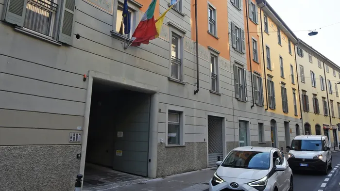 Rissa con cocci di bottiglia in via Quarenghi: grave un 32enne Rissa con cocci di bottiglia in via Quarenghi: grave un 32enne