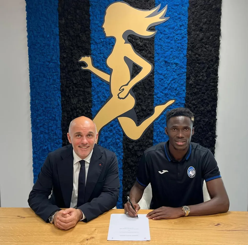 La firma di Kossounou dopo il riscatto da parte dell’Atalanta