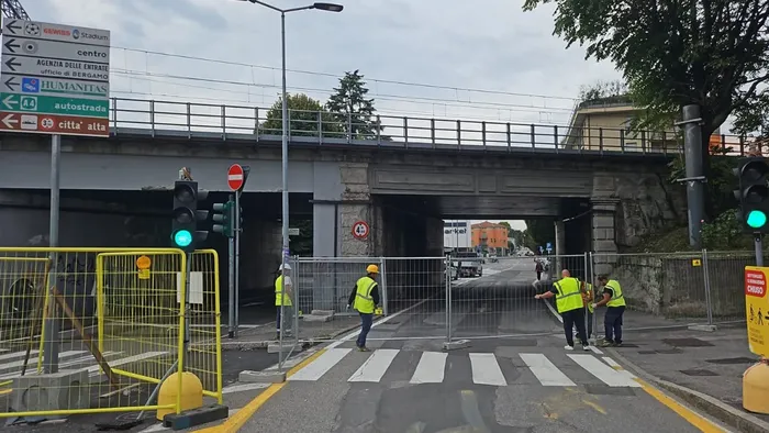 https://storage.ecodibergamo.it/media/photologue/2025/9/1/photos/cache/via-san-bernardino-a-bergamo-alle-910-chiude-il-sottopasso-riaprira-tra-10-me_0ce82848-8703-11f0-bb73-e14b66d64ae4_1920_1080_v3_large_16_9.webp