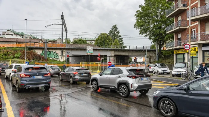 https://storage.ecodibergamo.it/media/photologue/2025/9/1/photos/cache/via-san-bernardino-a-bergamo-sottopasso-chiuso-e-prime-code-il-video-della-sin_b150cf22-8751-11f0-bb73-e14b66d64ae4_1920_1080_v3_large_16_9.webp