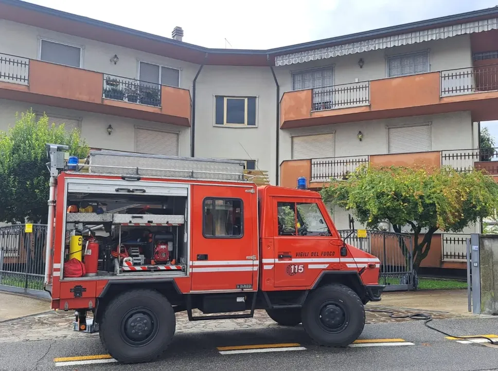 I vigili del Fuoco intervengono a Arcene per una serie di garage allagati