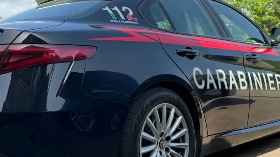 Un’auto dei carabinieri