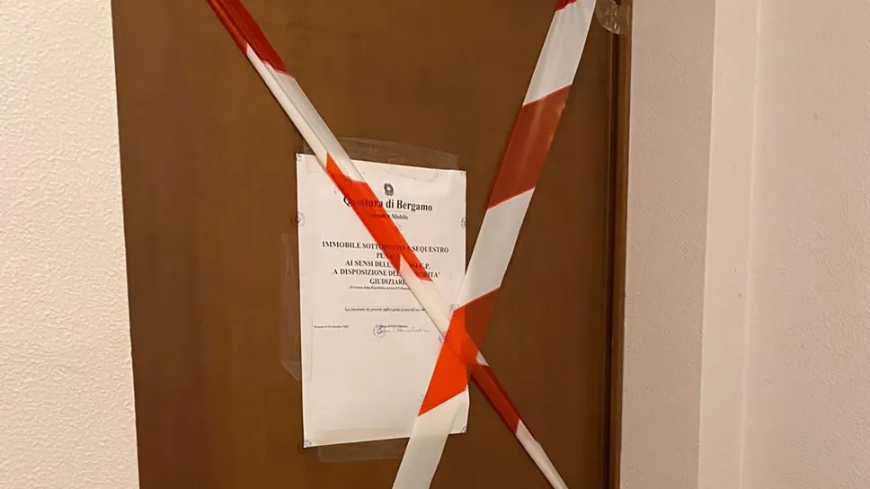 La casa posta sotto sequestro, in via De Gasperi