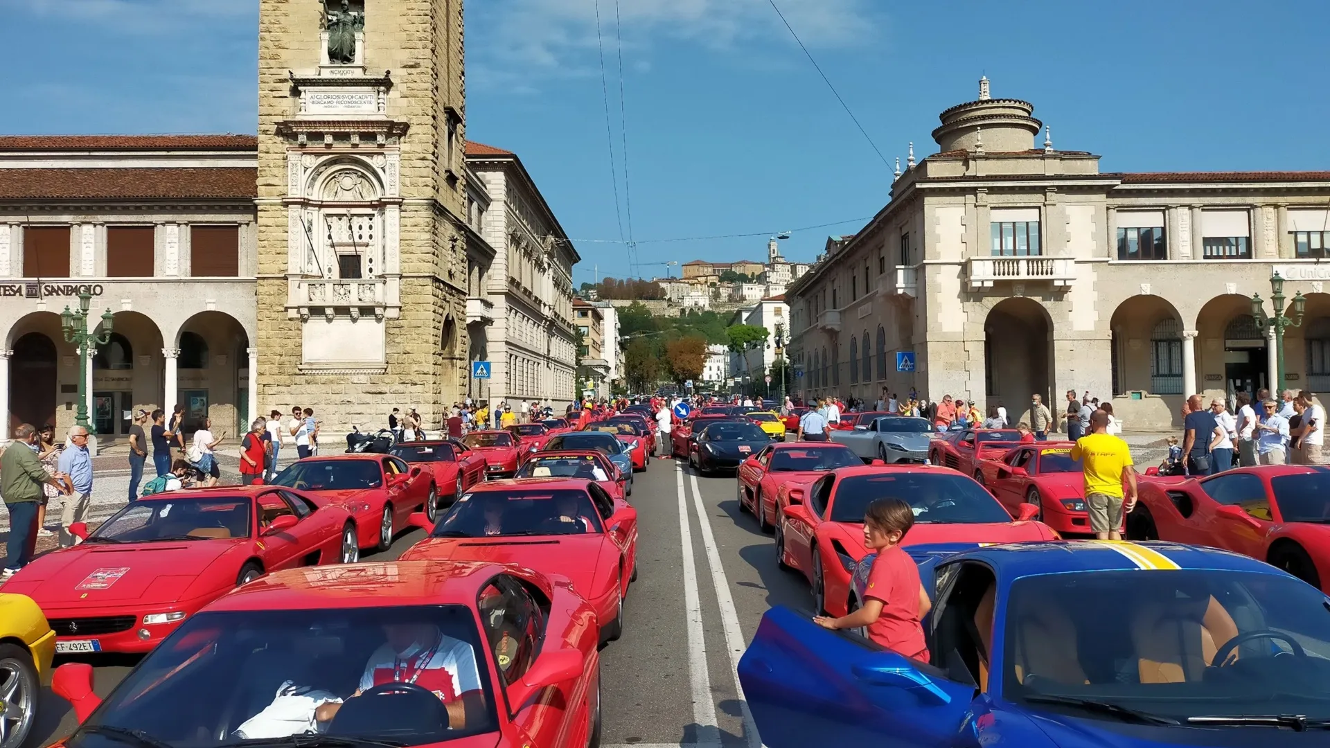 https://storage.ecodibergamo.it/media/photologue/2025/9/11/photos/il-ferrari-club-caprino-bergamasco-festeggia-30-anni-con-un-raduno-e-la-notte-r_13d78704-8e54-11f0-9b1b-59e071c2bee2_1920_1080.webp