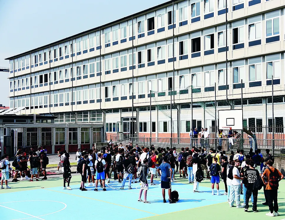Venerdì 12 settembre suona la campanella per oltre 150mila studenti bergamaschi. Tra le novità, il cellulare vietato anche alle superiori