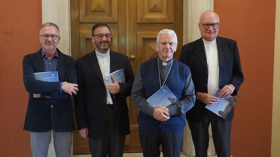 Da sinistra, don Enrico Minuscoli, monsignor Michelangelo Finazzi, il Vescovo Francesco Beschi e monsignor Mario Eugenio Carminati
