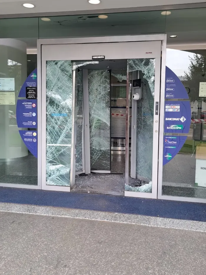 Divelta anche la porta d’accesso alla banca