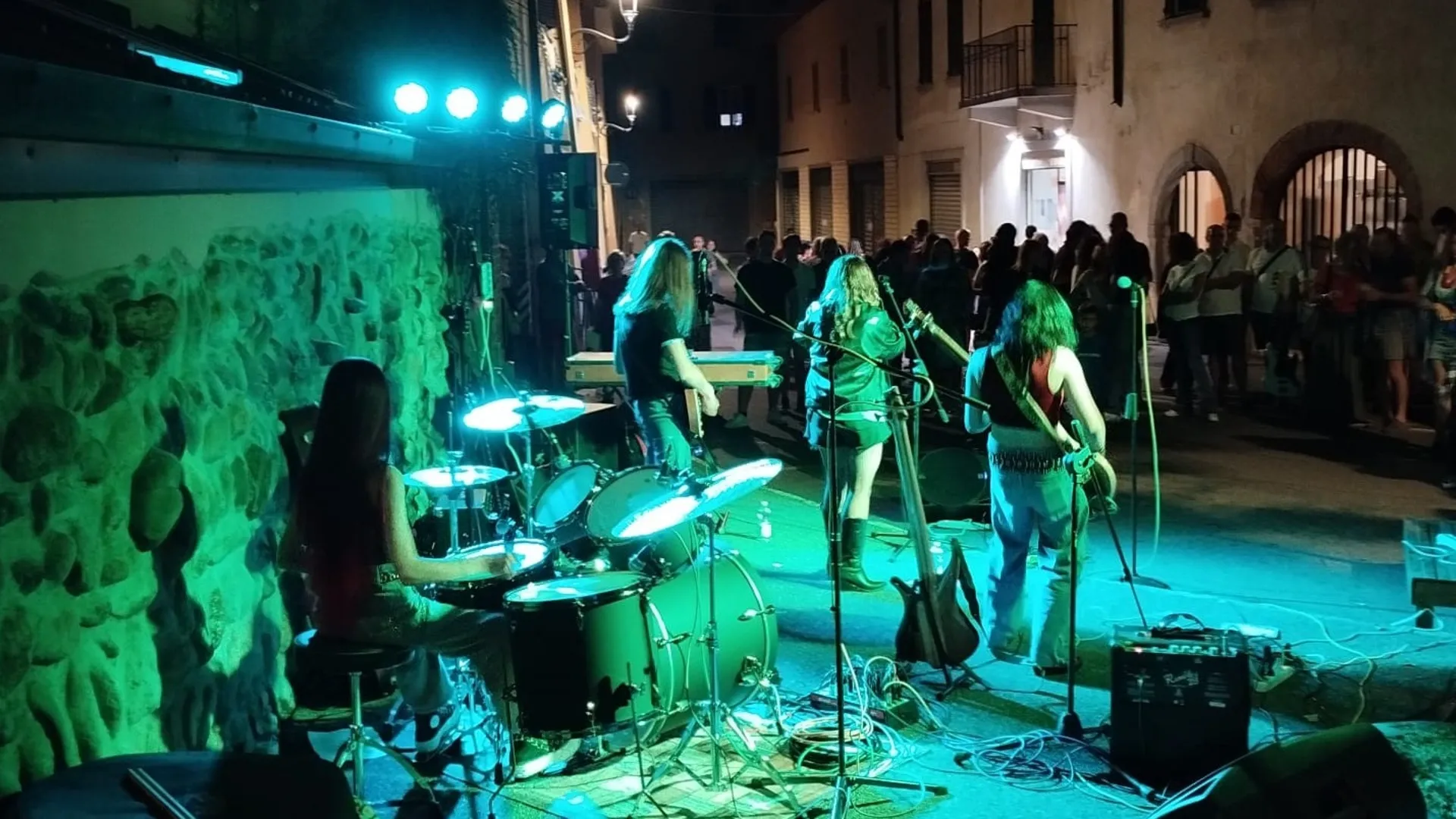 https://storage.ecodibergamo.it/media/photologue/2025/9/13/photos/con-levate-di-note-il-paese-si-accende-di-musica-sport-e-sapori_dcd2a29a-8feb-11f0-9b1b-59e071c2bee2_1920_1080.webp