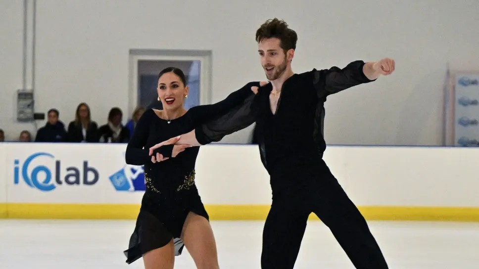 Sara Conti, 25 anni di Zanica, e Niccolò Macii nel programma «libero» della gara a coppie d’artistico del Lombardia Trophy. Per la bergamasca e Macii è stato il quarto successo nella kermesse all’IceLab davanti alla coppia composta da Fillippo Ambrosini e Rebecca Ghilardi (26 anni di Pedrengo). Sara Conti, 25 anni di Zanica, e Niccolò Macii nel programma «libero» della gara a coppie d’artistico del Lombardia Trophy. Per la bergamasca e Macii è stato il quarto successo nella kermesse all’IceLab davanti alla coppia composta da Fillippo Ambrosini e Rebecca Ghilardi (26 anni di Pedrengo).