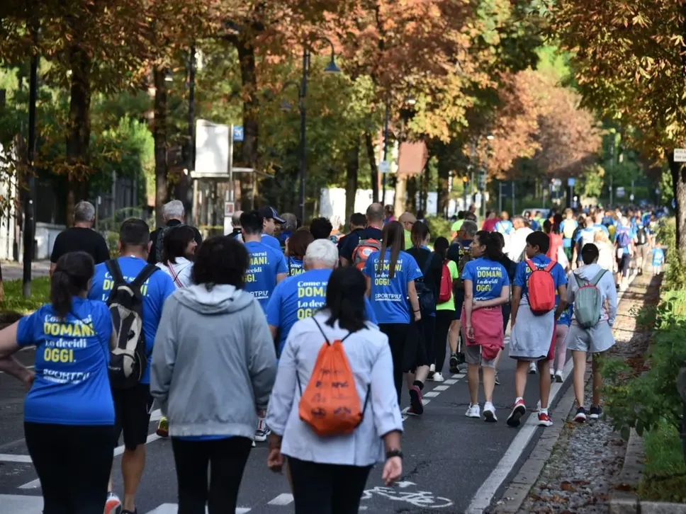 In cammino e di corsa per le vie della città