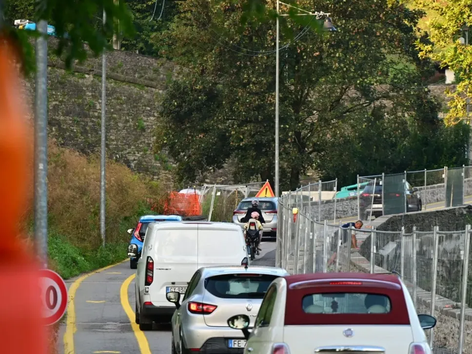 La salita verso lo scavalco di Città Alta da via Maironi