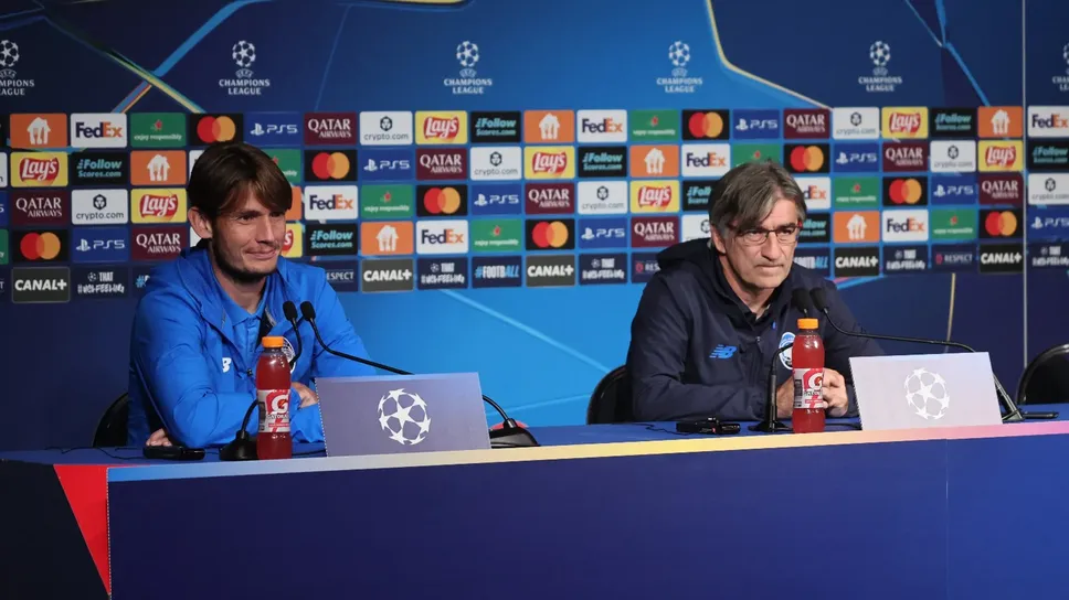 Marten de Roon e Ivan Juric in conferenza stampa