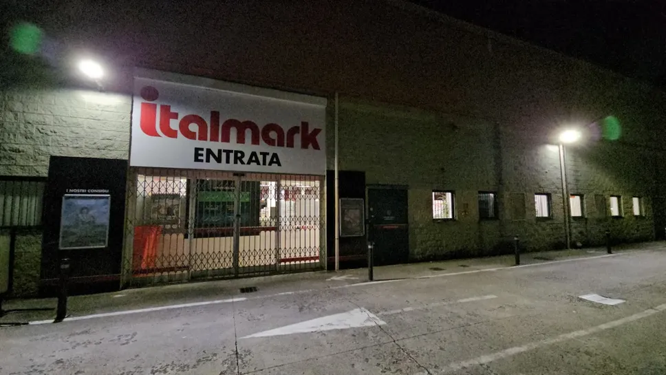 Il supermercato Italmark nella serata di lunedì 15 settembre, a Stezzano