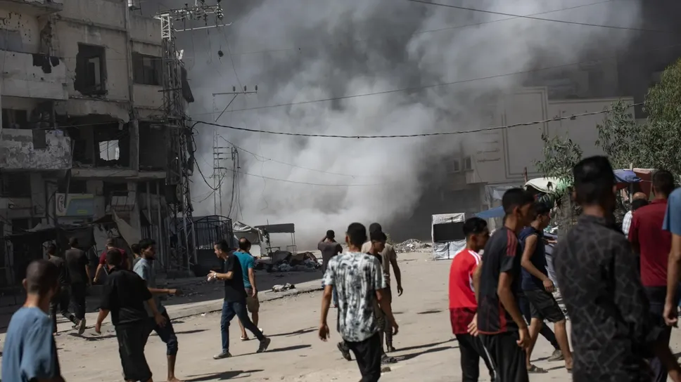 Massicci bombardamenti israeliani a Gaza City