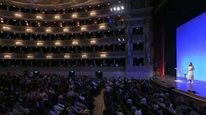 https://storage.ecodibergamo.it/media/photologue/2025/9/17/photos/cache/lezioni-di-storia-al-donizetti-un-viaggio-nelle-capitali-della-cultura_47d14414-93c2-11f0-be4a-52bc0314f690_1920_1080_v3_large_16_9.webp