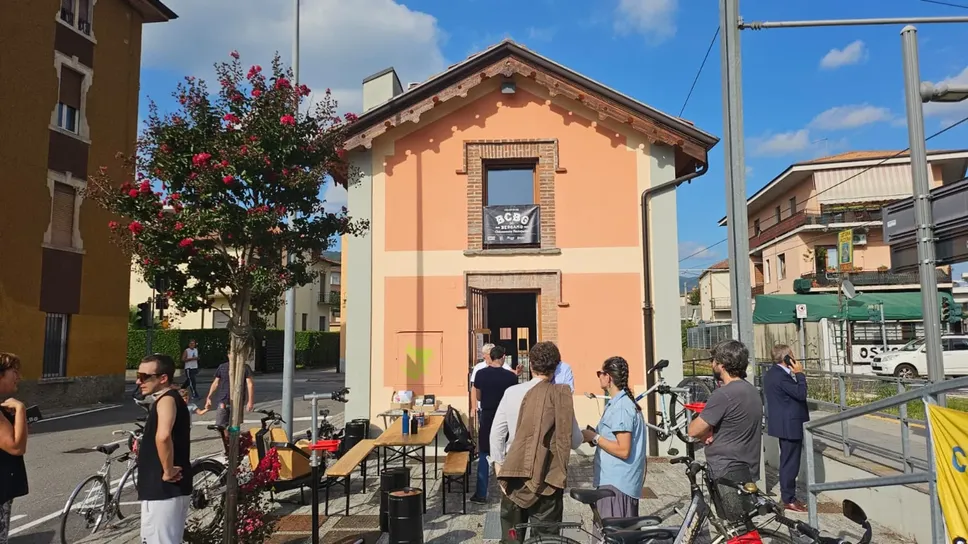 La nuova Ciclofficina di via Bianzana 48 nell’ex casello ferroviario di Bergamo