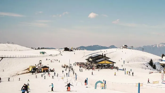 https://storage.ecodibergamo.it/media/photologue/2025/9/18/photos/cache/skipass-aumentano-ancora-i-prezzi-ma-le-prevendite-tengono_26fe9a9e-9411-11f0-be4a-52bc0314f690_1920_1080_v3_large_16_9.webp