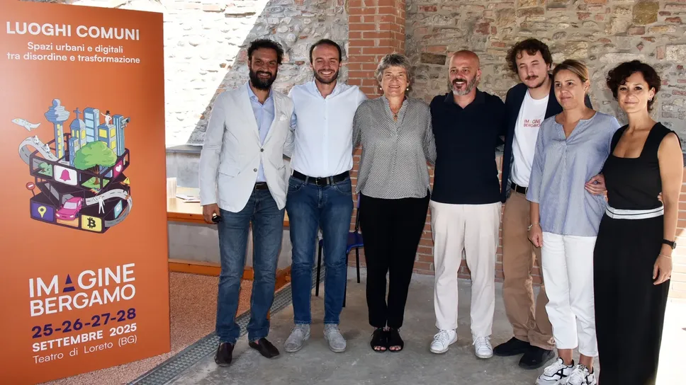 La presentazione di Imagine Bergamo: da sinistra Marco Bonomi, Roberto Cesa, Marzia Marchesi, Erik Molteni, Dario Quaderni, Federica Bruletti e Sara Leidi La presentazione di Imagine Bergamo: da sinistra Marco Bonomi, Roberto Cesa, Marzia Marchesi, Erik Molteni, Dario Quaderni, Federica Bruletti e Sara Leidi