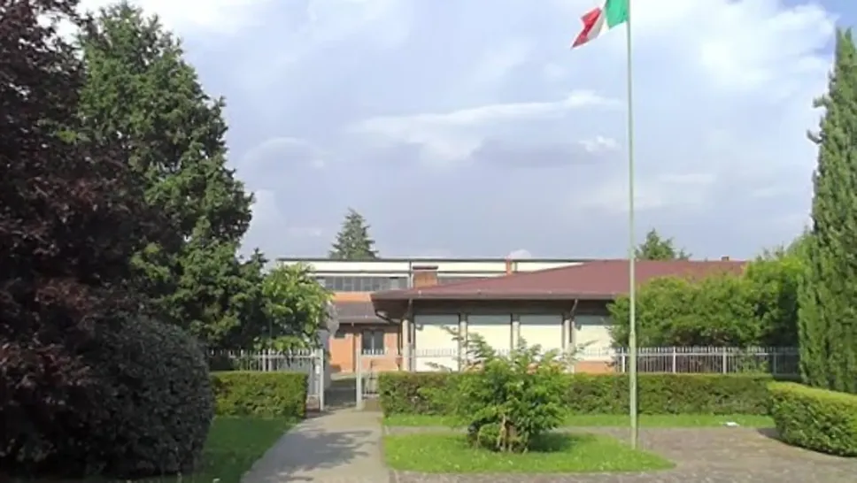 Le scuole di Bottanuco, davanti alle quali due ragazzine sono state aggredite Le scuole di Bottanuco, davanti alle quali due ragazzine sono state aggredite