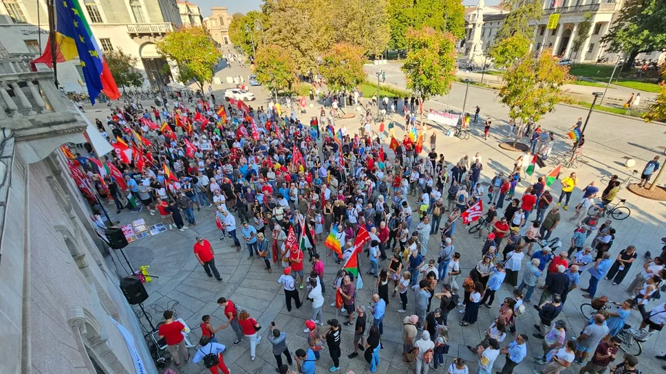 Il presidio del 19 settembre in piazza Matteotti Il presidio del 19 settembre in piazza Matteotti
