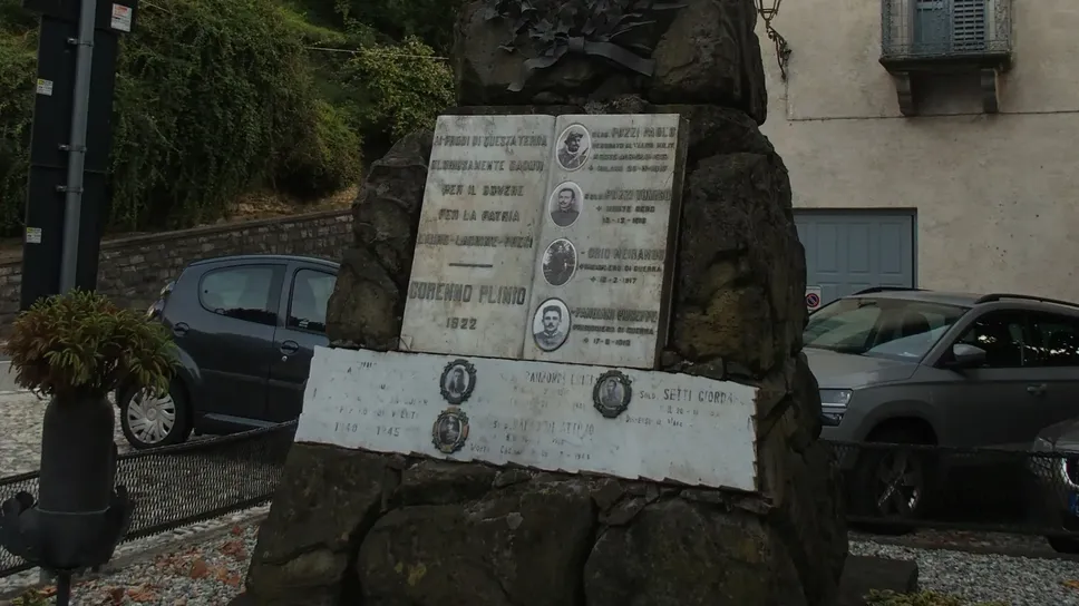 Cippo per la memoria dei caduti della Grande guerra a Corenno Plinio