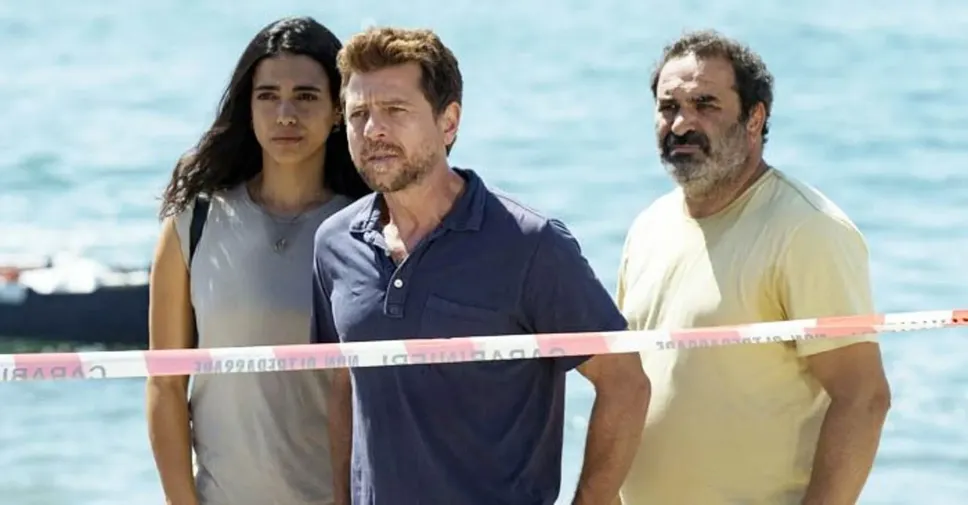 Gli attori della serie Màkari: Claudio Gioè, Ester Pantano e Domenico Centamore